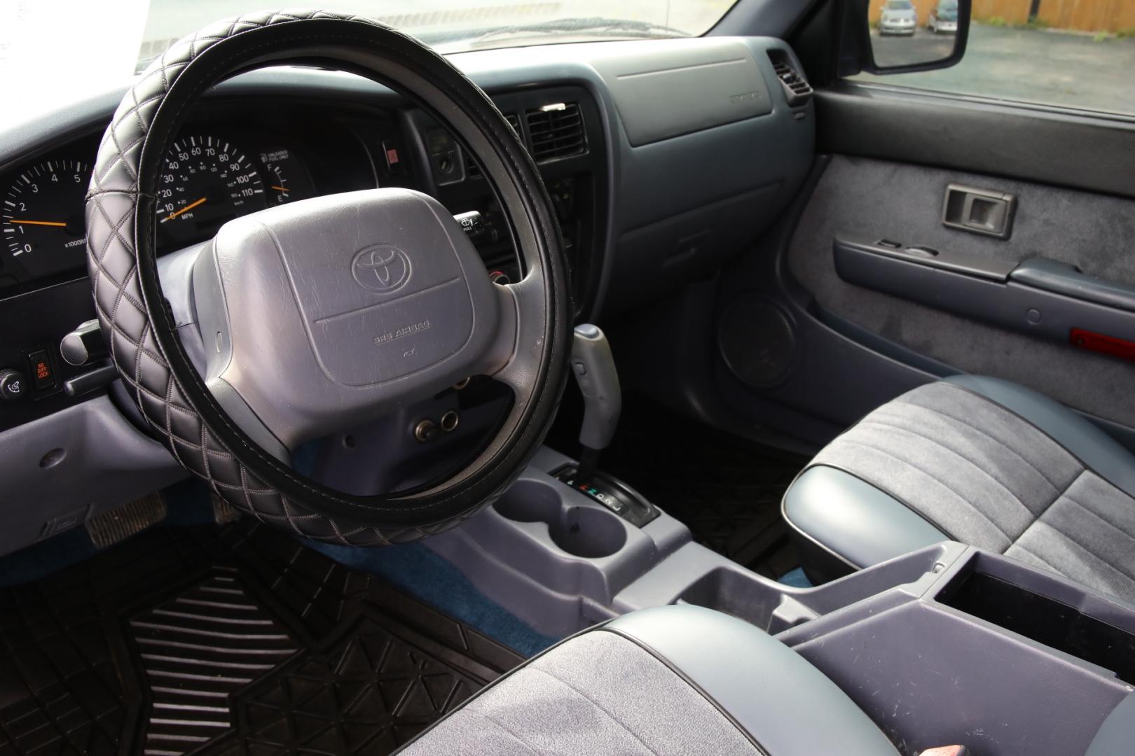 2000 WHITE TOYOTA TACOMA PreRunner Xtracab V6 2WD (4TASN92N1YZ) with an 3.4L V6 DOHC 24V engine, 4-SPEED AUTOMATIC transmission, located at 420 E. Kingsbury St., Seguin, TX, 78155, (830) 401-0495, 29.581060, -97.961647 - Photo#6